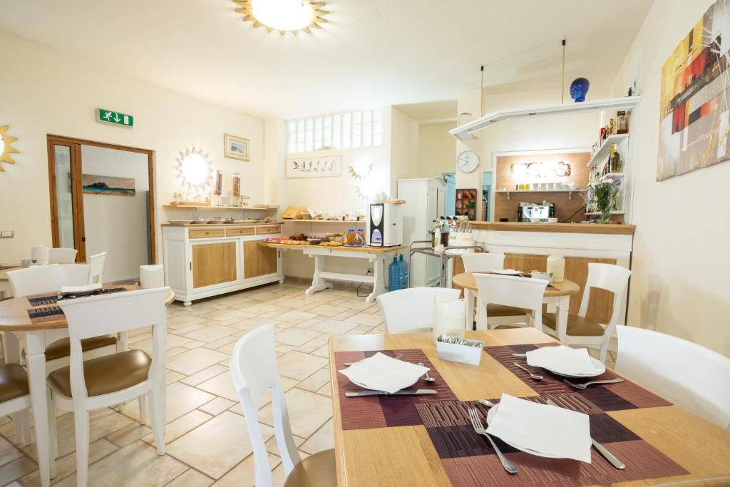Kuchyň nebo kuchyňský kout v ubytování Hotel Daniel