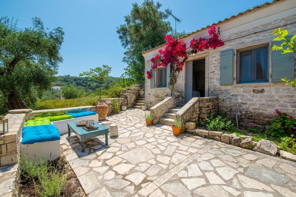 Zahrada ubytování Malethonas Cottage by All About Paxos
