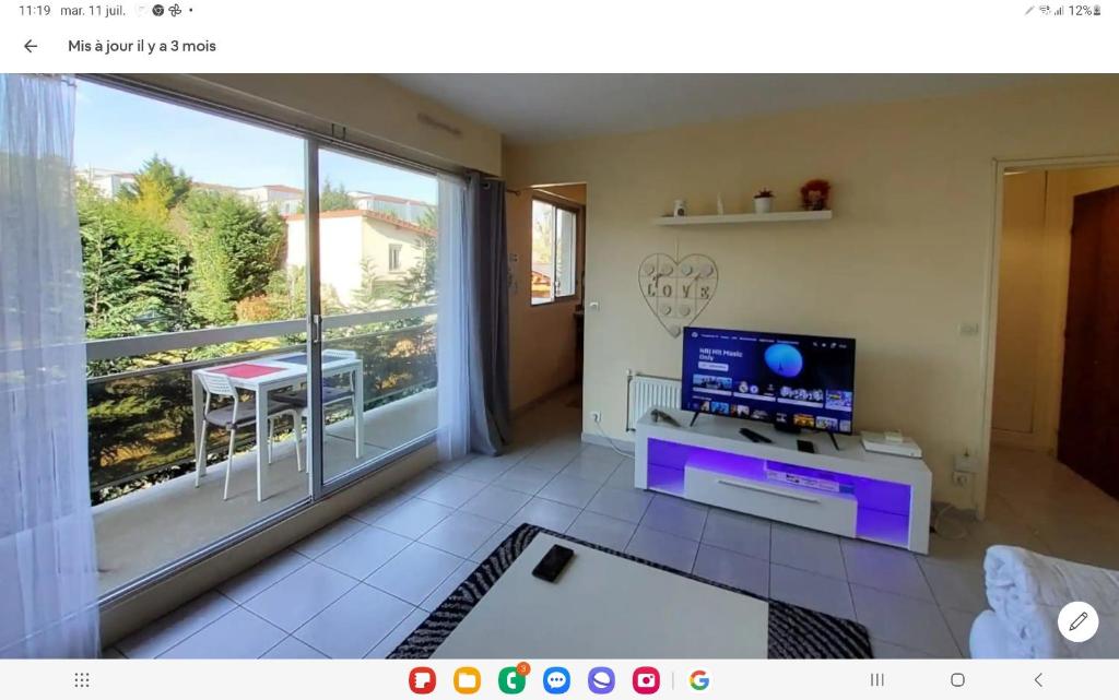 jolie appartement avec grande balcon - Housity