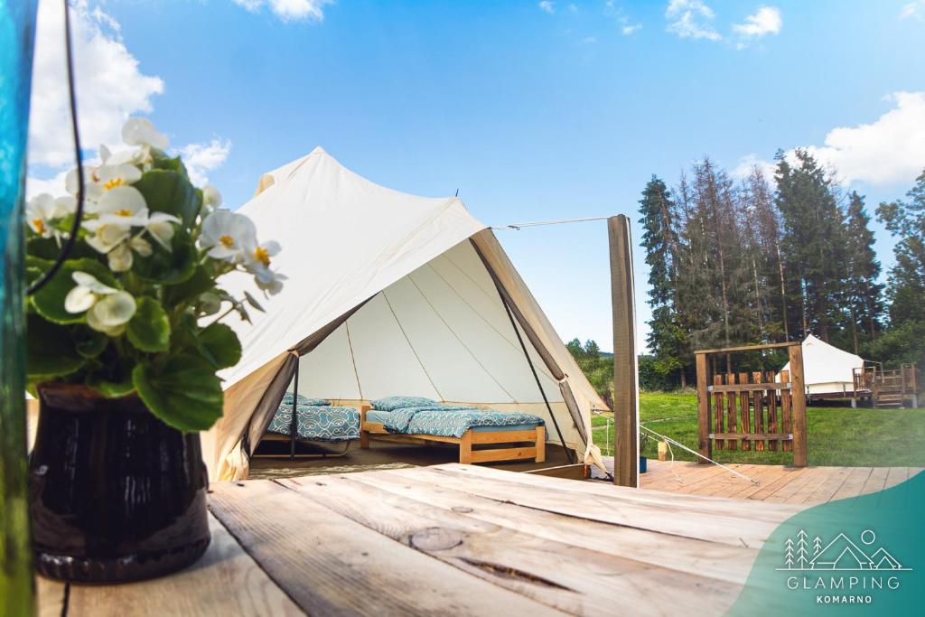 Příroda nedaleko luxury tent