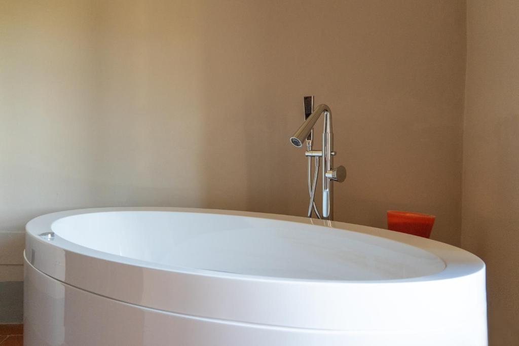 Castello Di Tornano Wine Relais - Suite Torre Com Jacuzzi