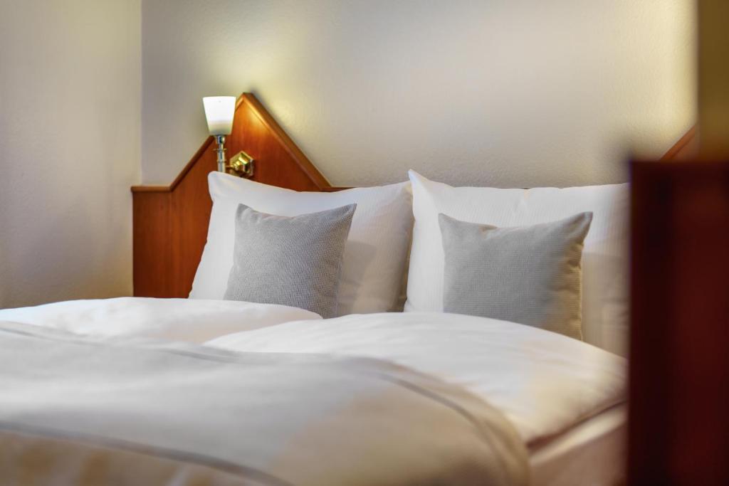Postel nebo postele na pokoji v ubytování Hotel Hagemann Hamburg Hafen