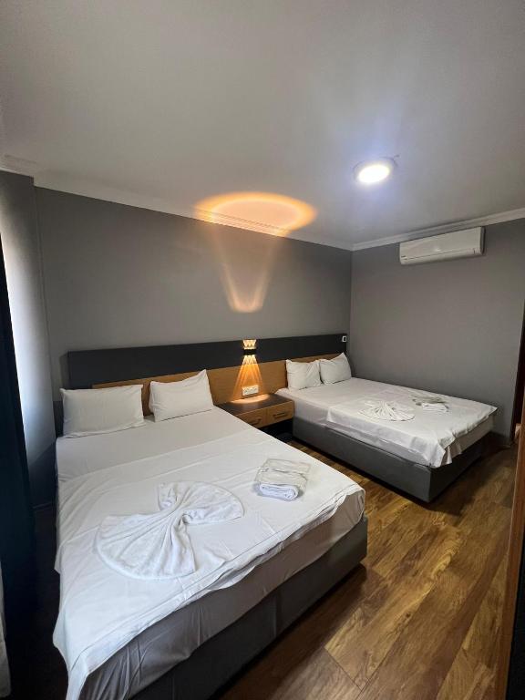 A bed or beds in a room at Hotel Otağ