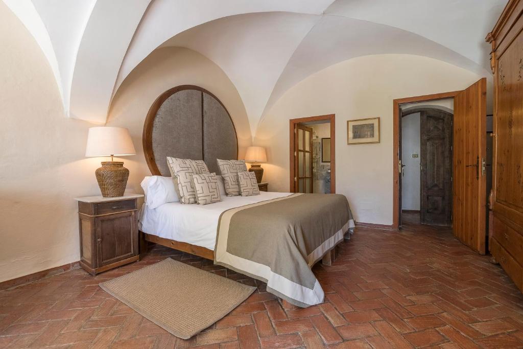 Łóżko lub łóżka w pokoju w obiekcie Hotel La Casa del Califa