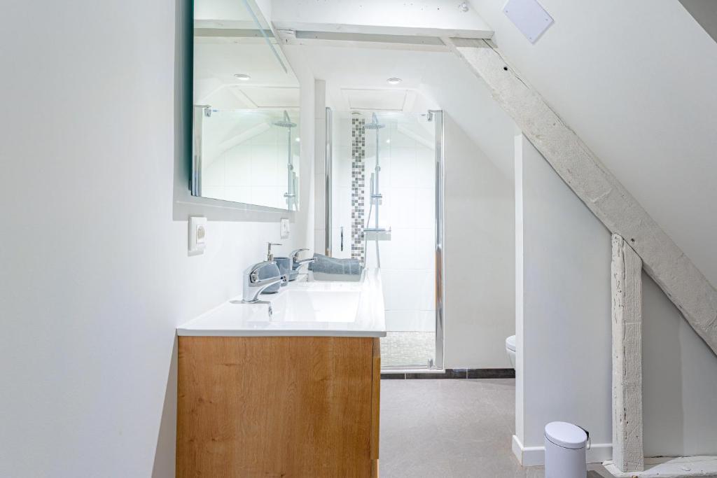 Kúpeľňa v ubytovaní Coeur de ville #B1 - Chambre privée dans logement partagée - Proche commerces et transports