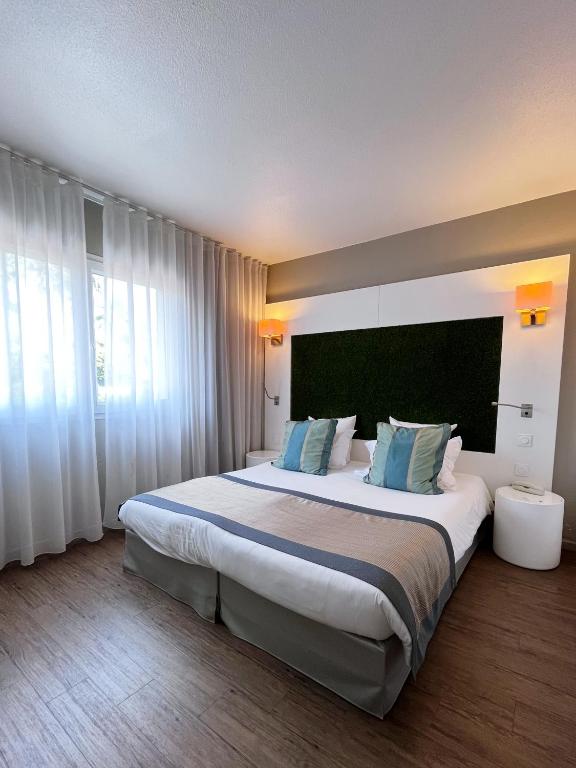 
Double Room Garrigue side
