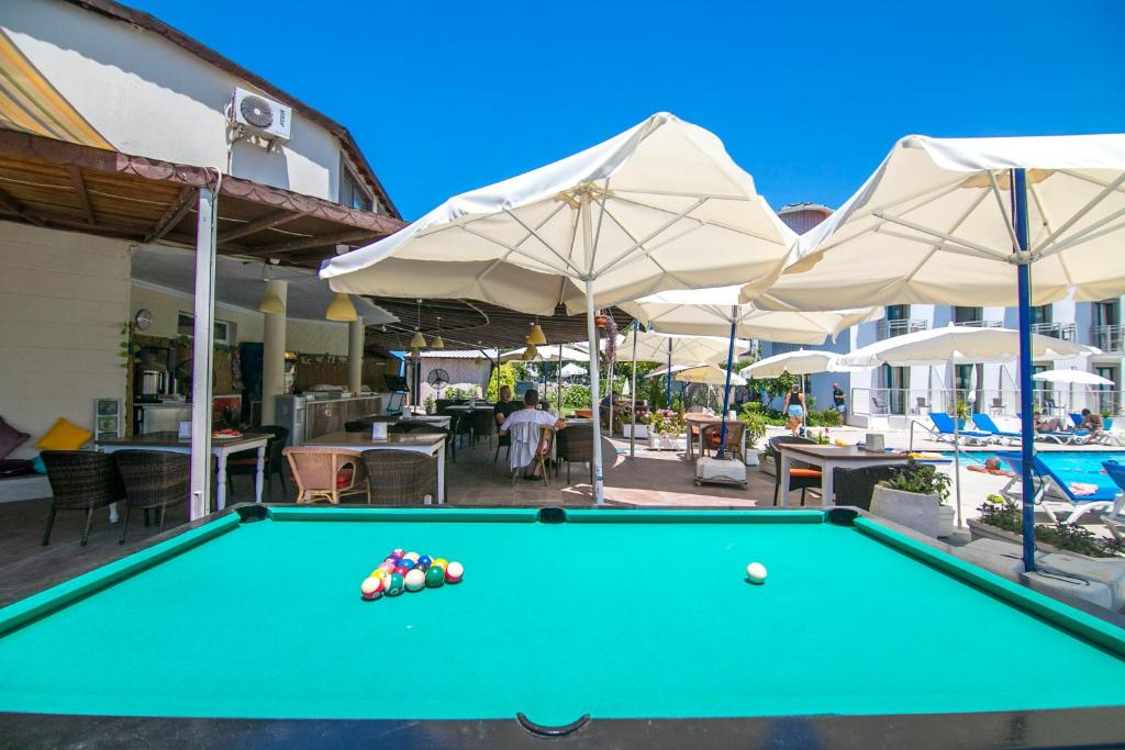 Bazén v ubytování Bahar Hotels nebo v jeho okolí