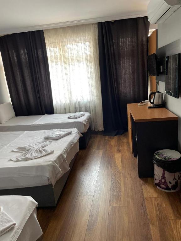 A bed or beds in a room at Hotel Otağ