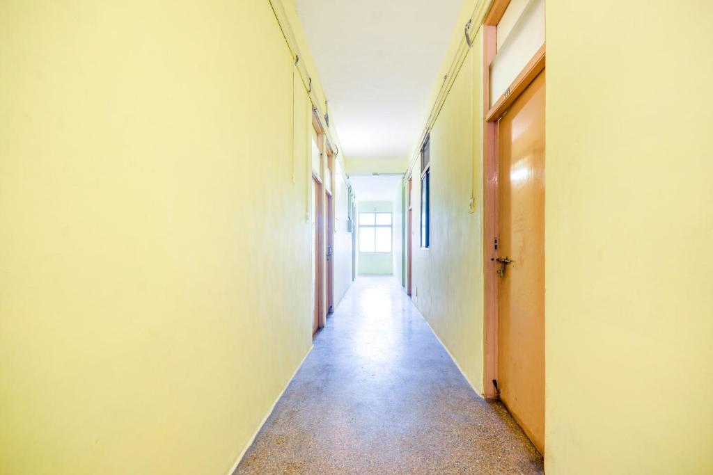 Fotografie z fotogalerie ubytování Hotel O Aruljothi Gandhipuram Bus Terminus v destinaci Kójamputtúr