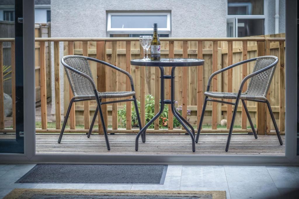 Balkón nebo terasa v ubytování The Garden Lodge - 1 Bedroom Lodge - Tenby