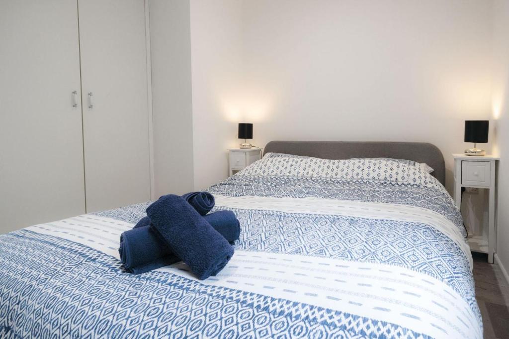 Postel nebo postele na pokoji v ubytování The Garden Lodge - 1 Bedroom Lodge - Tenby