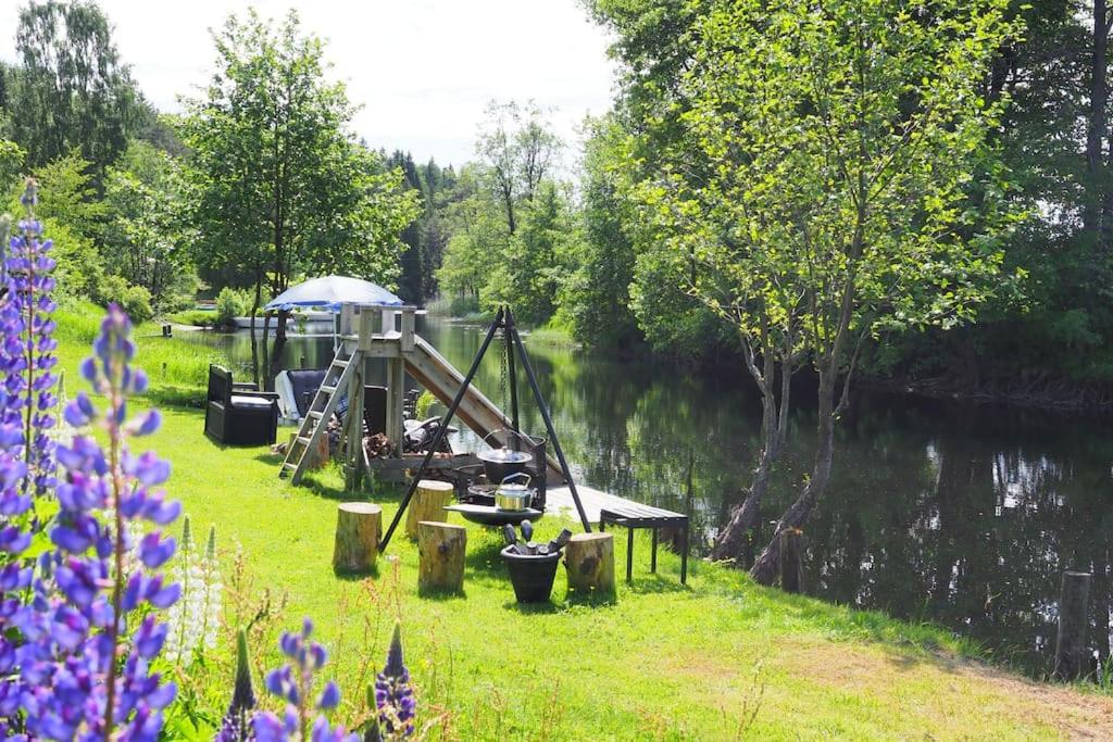 Riverside Bliss Cozy Apartment near Tvedestrand - Housity