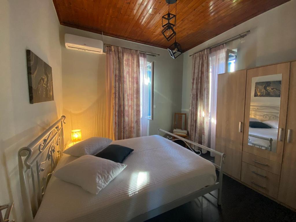 Кровать или кровати в номере Aphrodite Apartments