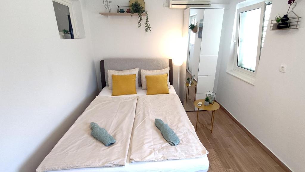 Postel nebo postele na pokoji v ubytování Comfy Studio in Ankaran JB4