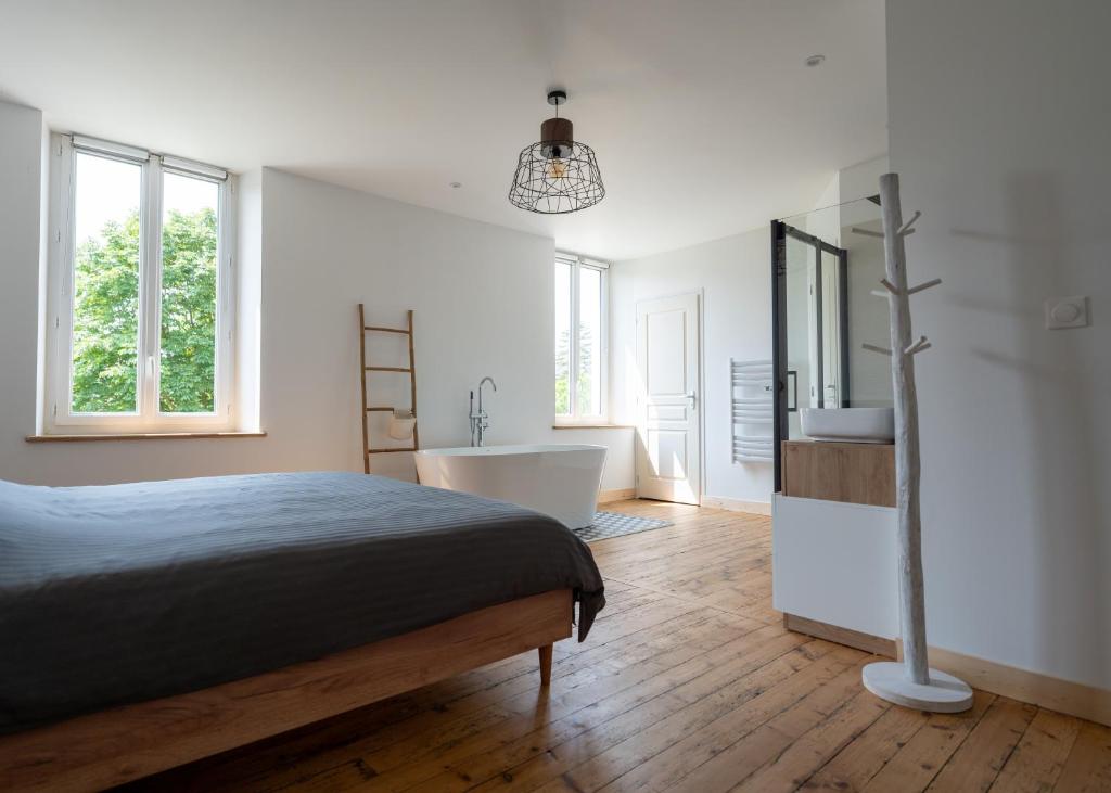Postel nebo postele na pokoji v ubytování Gîte du Manoir de Berville