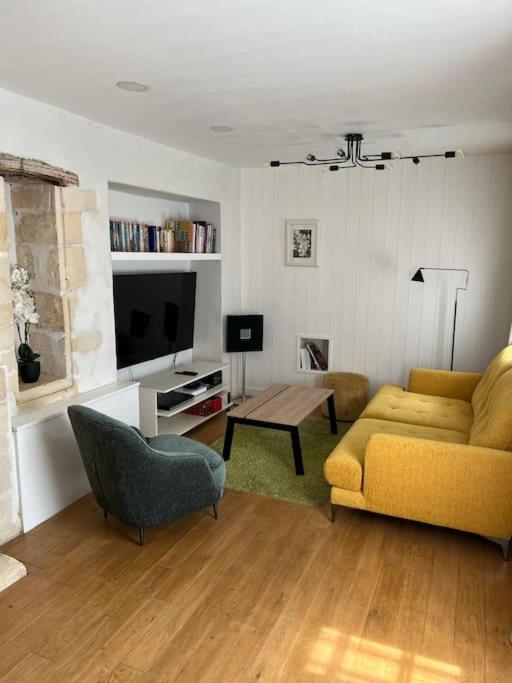 a living room with a couch and a table at Belle maison de ville à 2 pas du vieux port in La Rochelle
