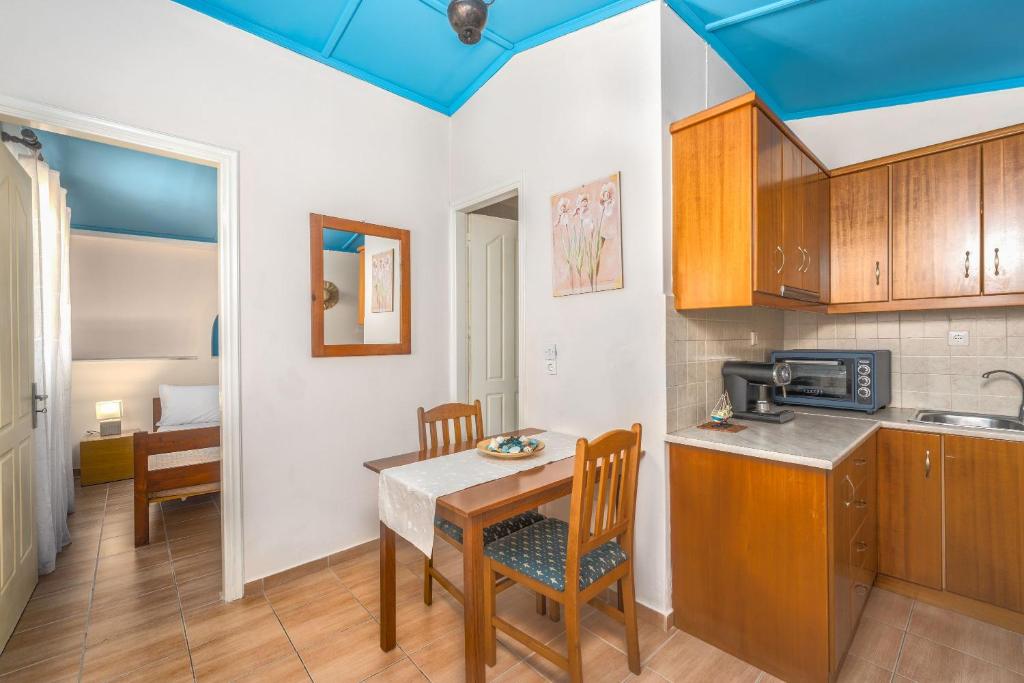 A kitchen or kitchenette at St. Harry's Windmill