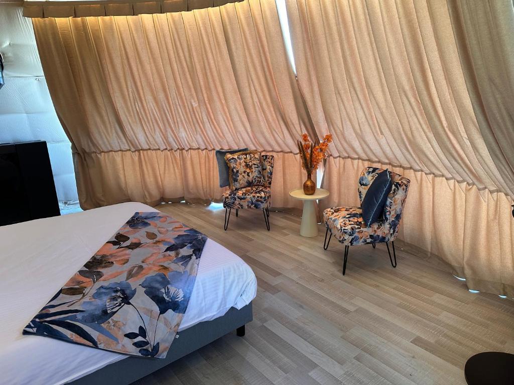 Postel nebo postele na pokoji v ubytování ID Glamping De Coude Scheure