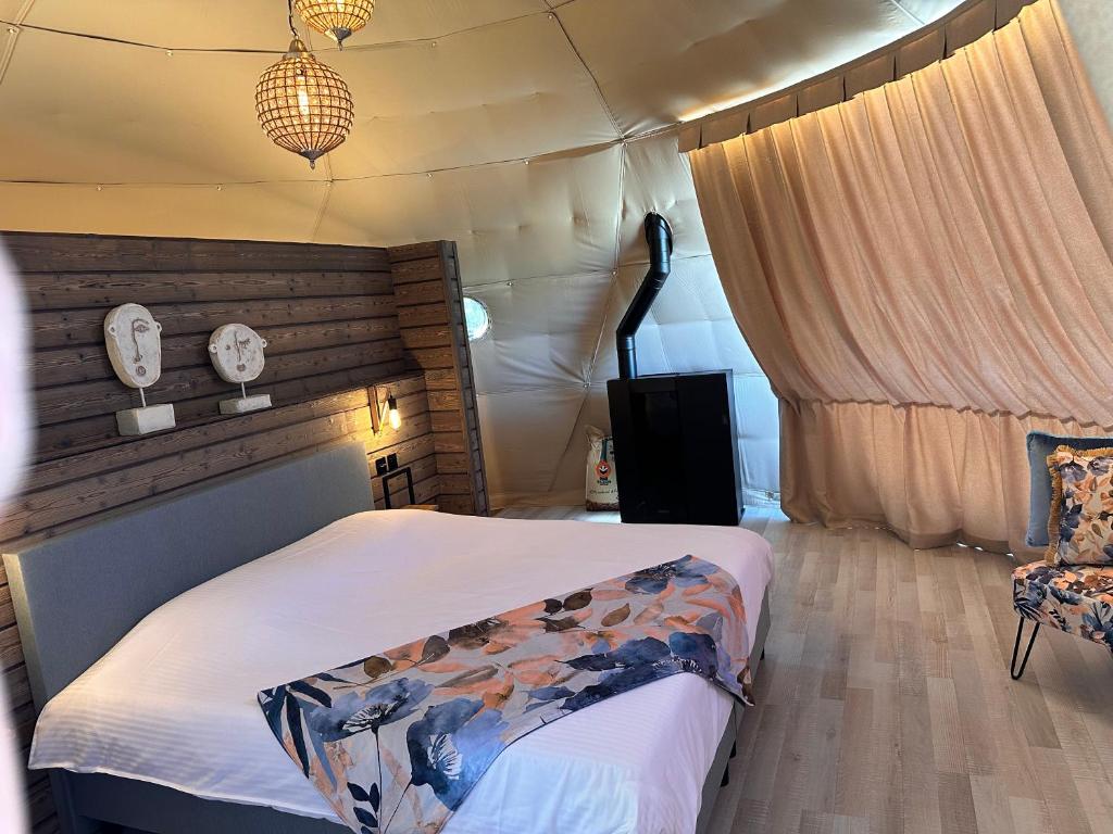 Postel nebo postele na pokoji v ubytování ID Glamping De Coude Scheure