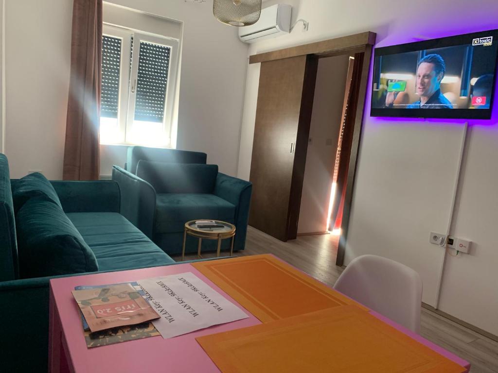 TV a/nebo společenská místnost v ubytování De Lux Nedeljkovic