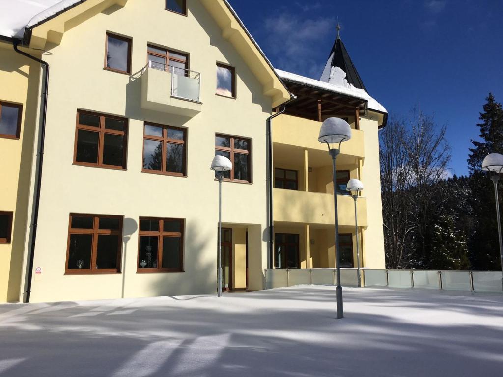 Hoone, kus külalistemaja asub