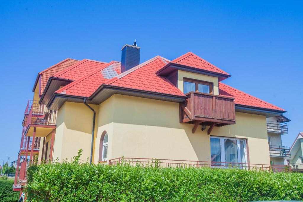 a house with a red roof at Żółta Chata in Władysławowo