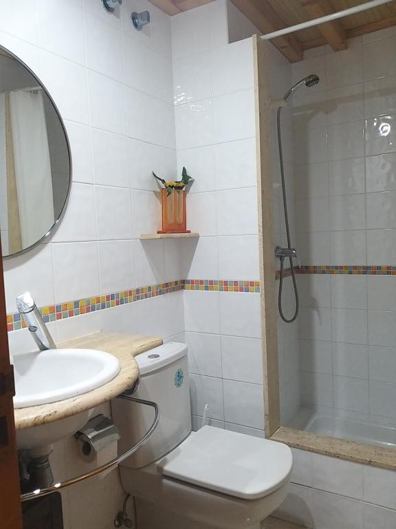 Koupelna v ubytování Apartamento con pequeño jardín en el centro