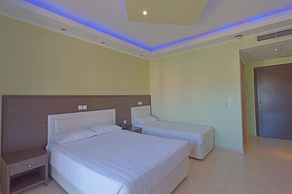 Postel nebo postele na pokoji v ubytování Grand Platon Hotel
