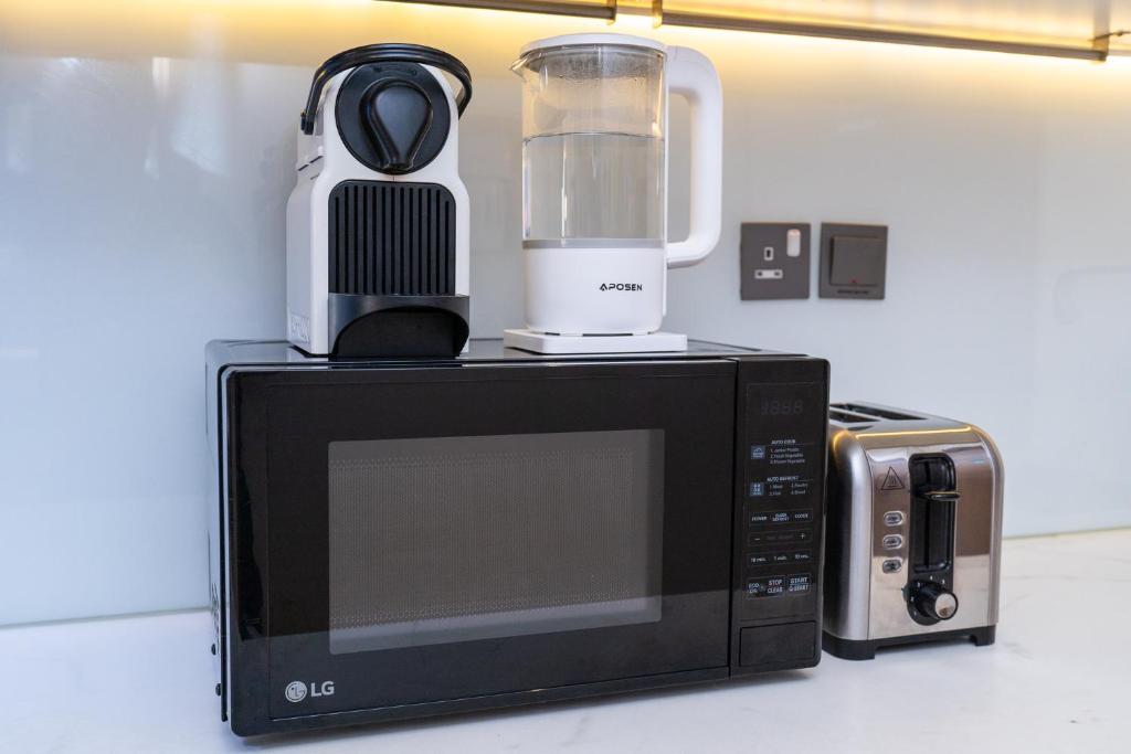 Kuchyň nebo kuchyňský kout v ubytování Unique loft with smart working station