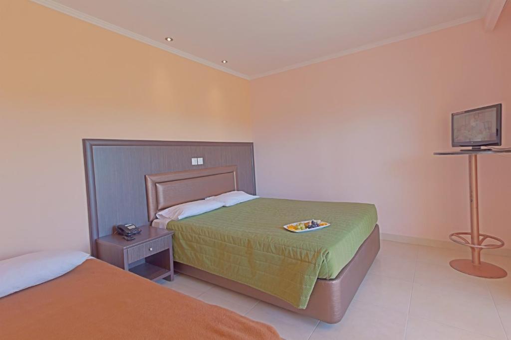 Postel nebo postele na pokoji v ubytování Grand Platon Hotel