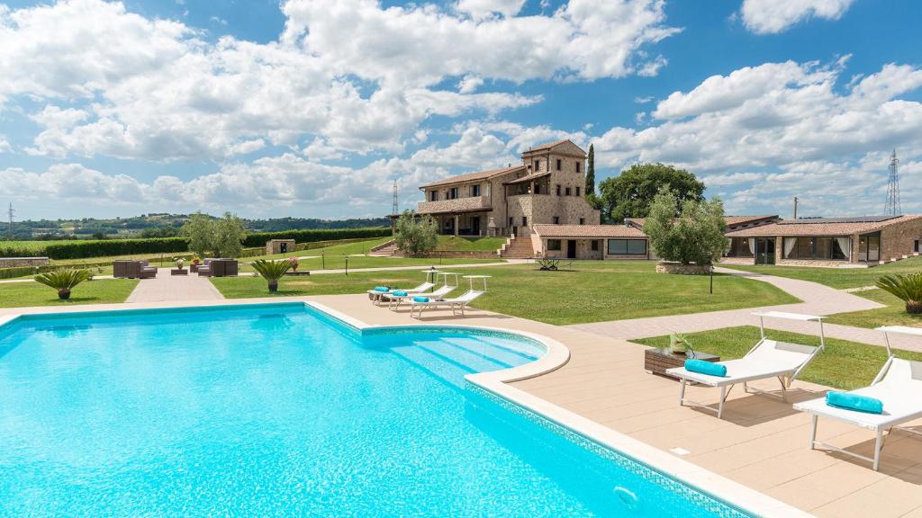 The swimming pool at or close to PODERE TORRICELLA 16, Emma Villas