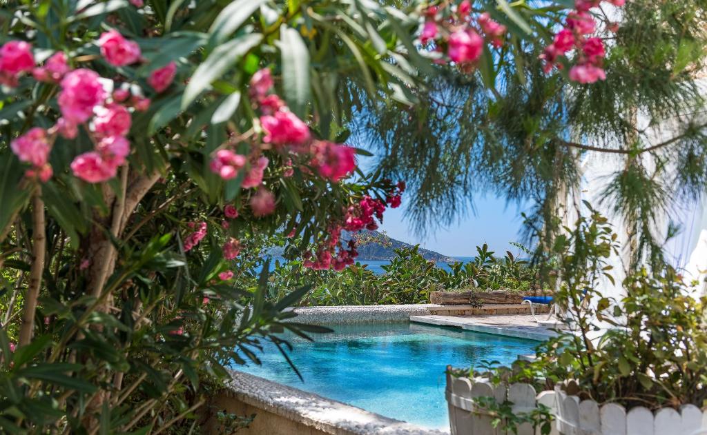 Bazén v ubytování Likya Gardens Hotel nebo v jeho okolí