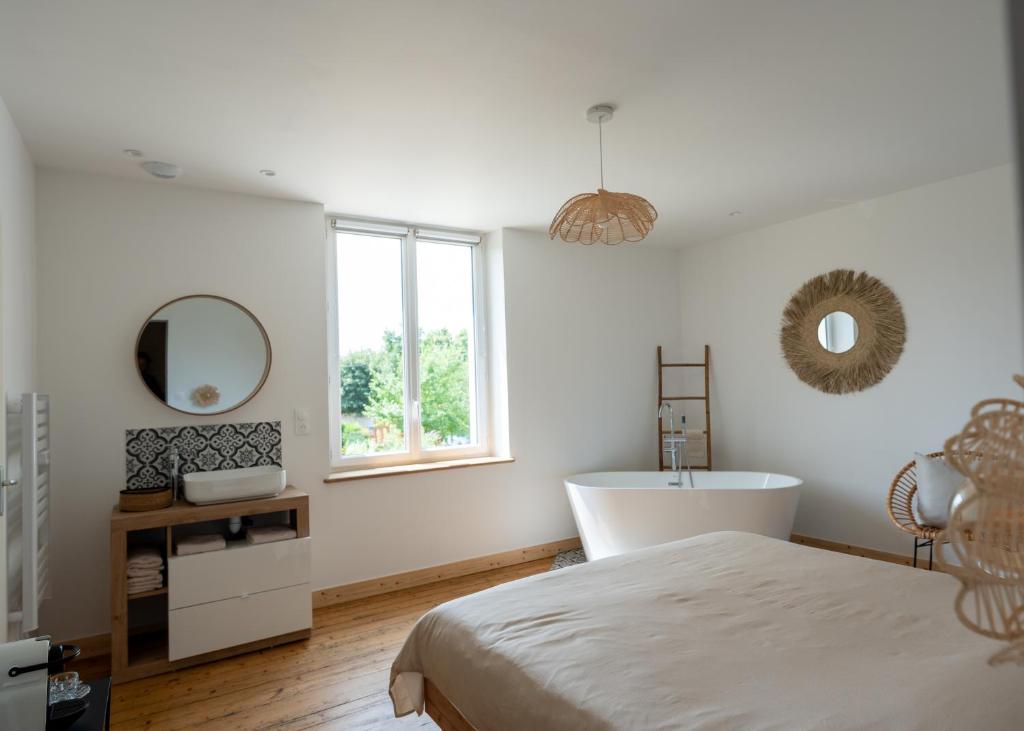 Postel nebo postele na pokoji v ubytování Gîte du Manoir de Berville