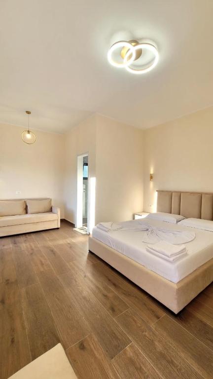 Postel nebo postele na pokoji v ubytování Sweet Home Himara