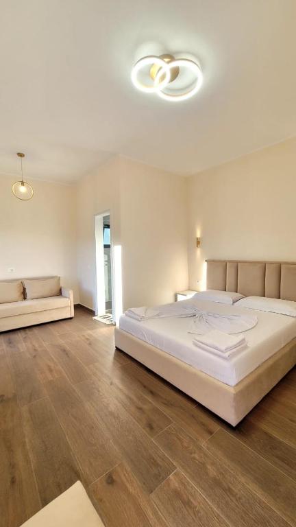 Postel nebo postele na pokoji v ubytování Sweet Home Himara