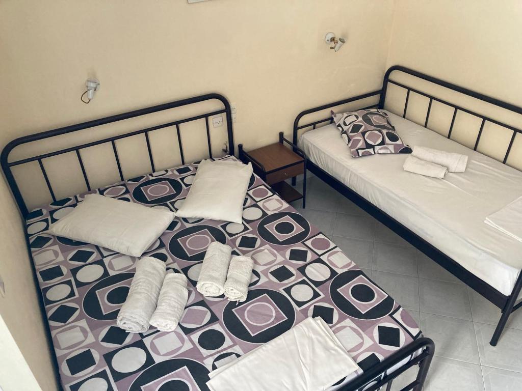 Postel nebo postele na pokoji v ubytování Polyxenis Rooms