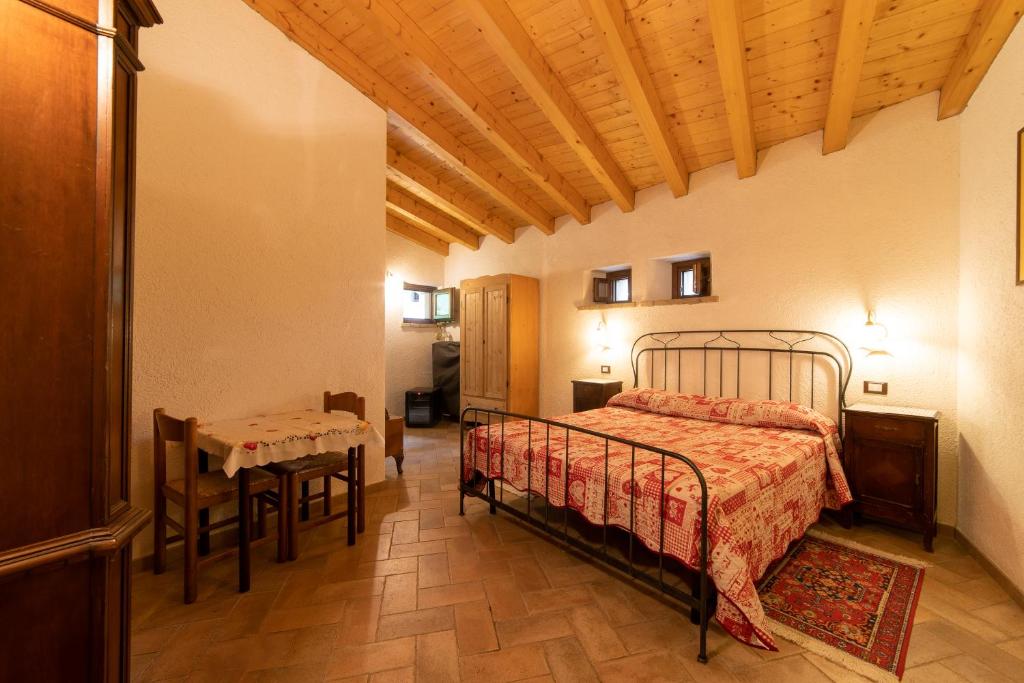 a bedroom with a bed and a table in a room at B&B Peter Pan in Gargnano