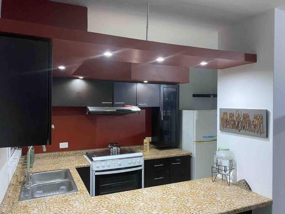 A cozinha ou cozinha compacta de Casa Laus - BONANZA RESIDENCIAL GDL