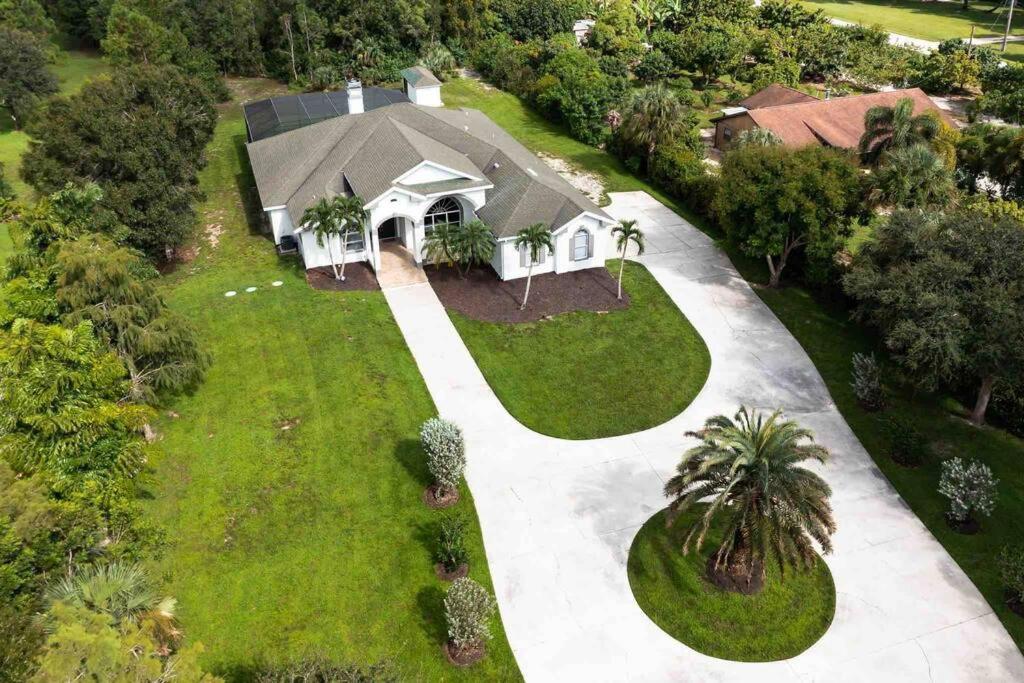 A bird's-eye view of Luxury home, close to the beach and heated pool.