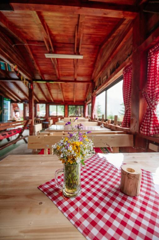 Restaurace v ubytování Komovi - Kobil Do Guesthouse