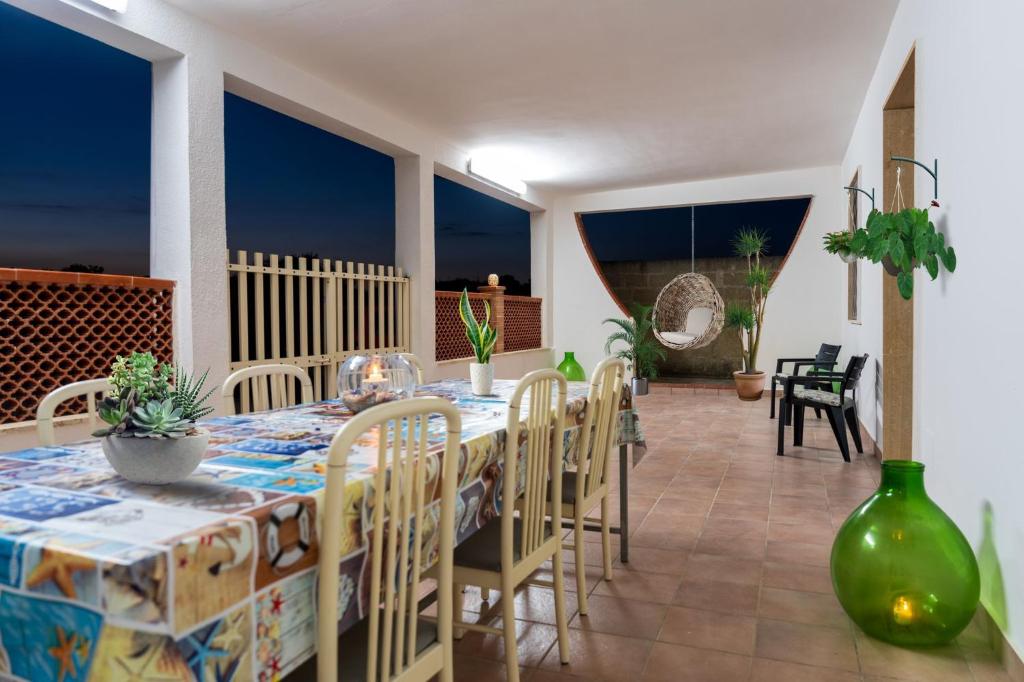 a dining room with a table and chairs at Casa Vacanze da Nino in Torre Lapillo