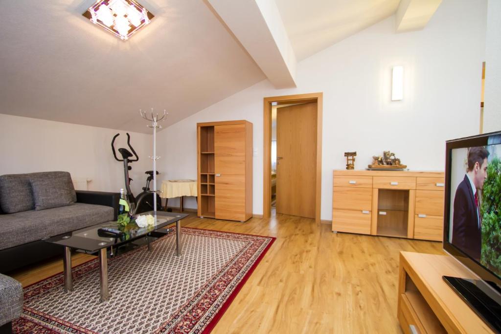 TV a/nebo společenská místnost v ubytování Gertis Ferienwohnung