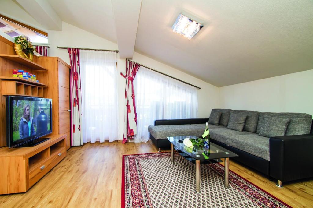 TV a/nebo společenská místnost v ubytování Gertis Ferienwohnung