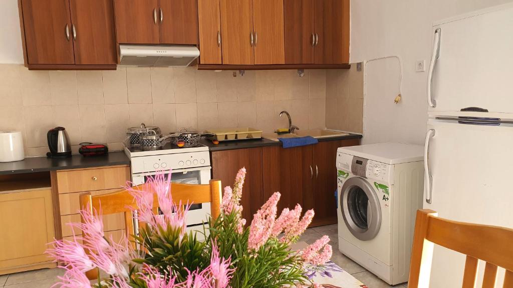 Almiri Apartments By the sea