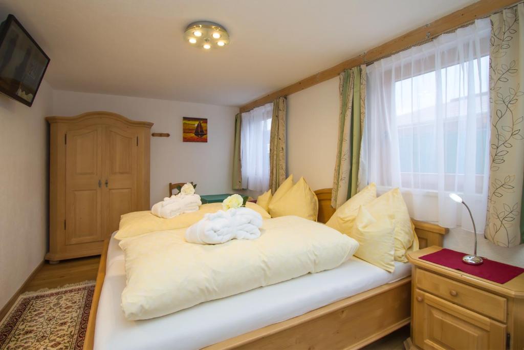 Postel nebo postele na pokoji v ubytování Gertis Ferienwohnung