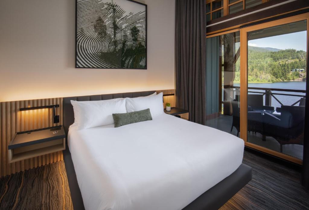 Voodi või voodid majutusasutuse Nita Lake Lodge toas