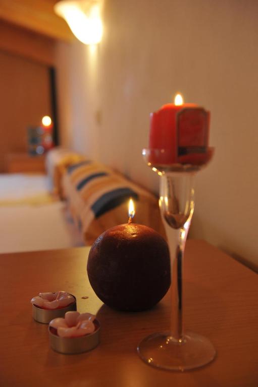 an apple with a candle and a wine glass at Ionion Studios in Kanali
