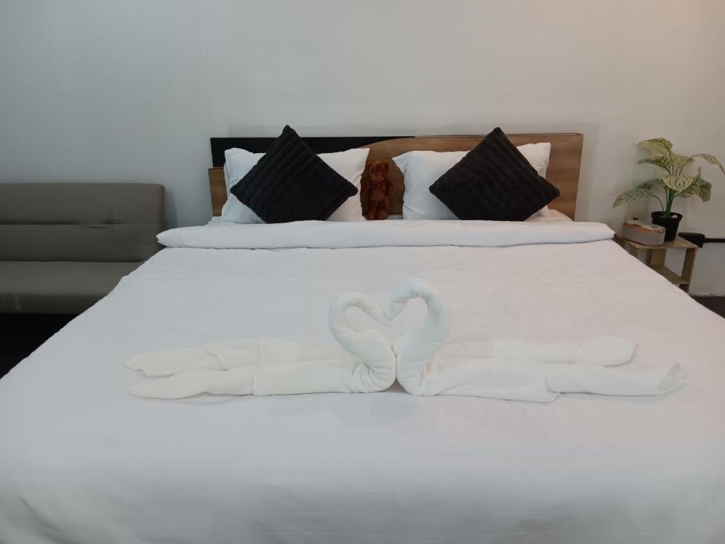 
Deluxe Double Room (2 Adults + 1 Child)
