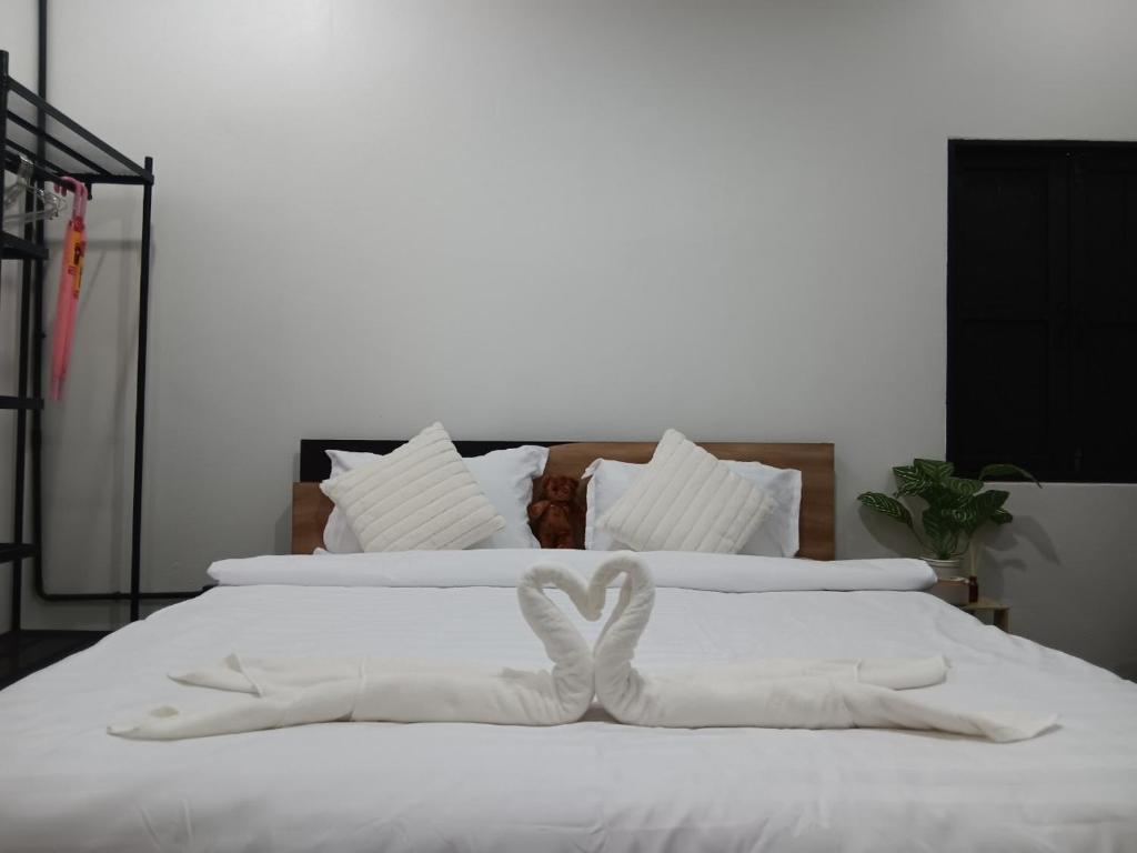 
Deluxe Double Room (2 Adults + 1 Child)
