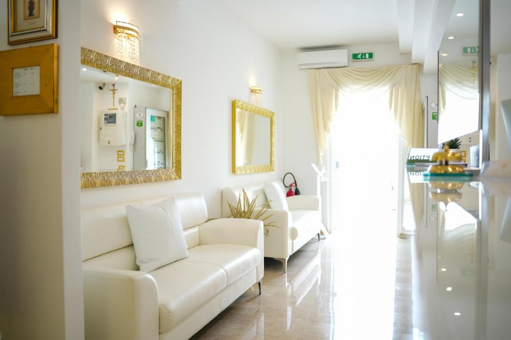 Area soggiorno di Sirena Suite Deluxe